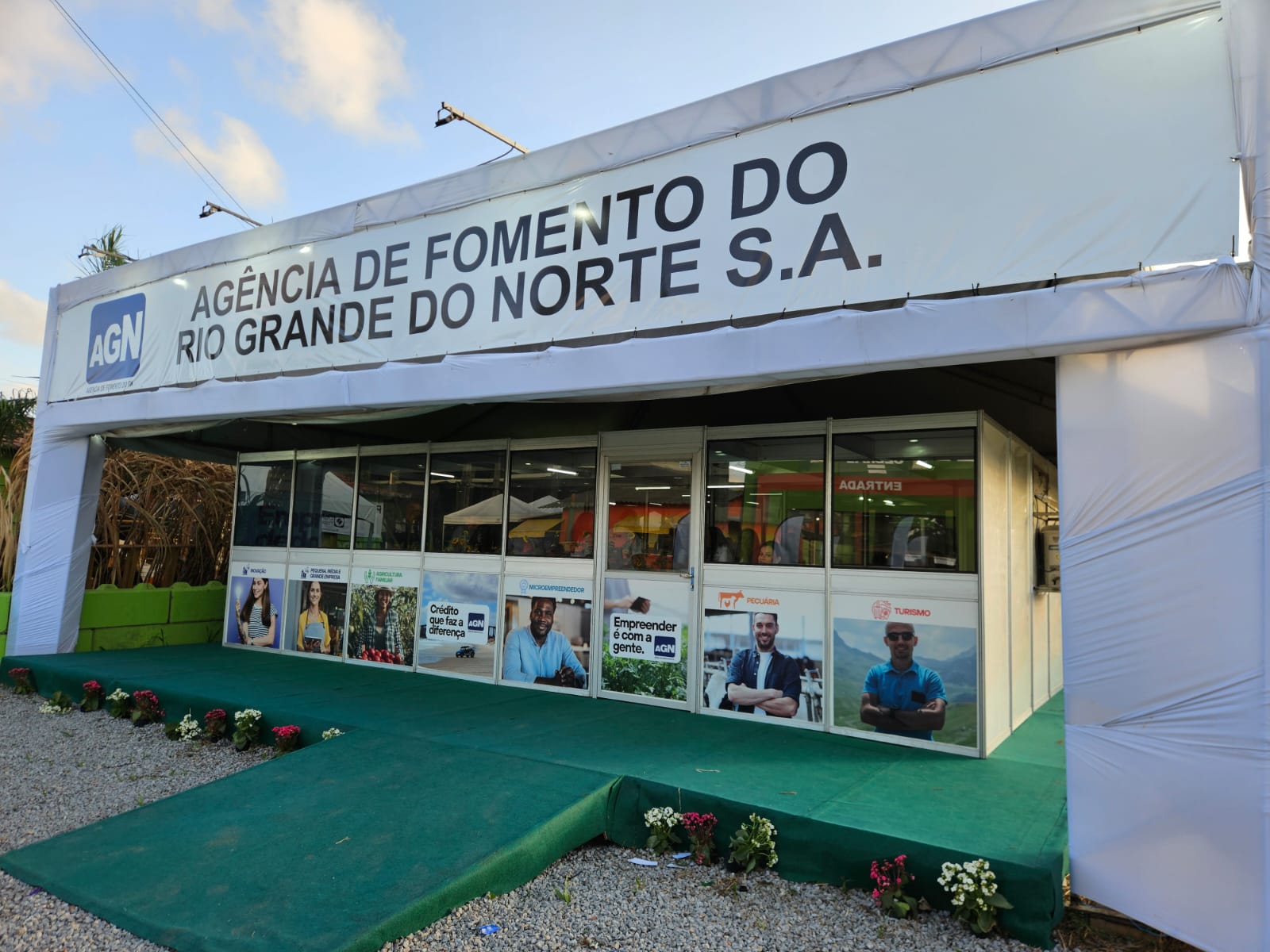 Fachada do estande da Agência de Fomento do RN na Festa do Boi 